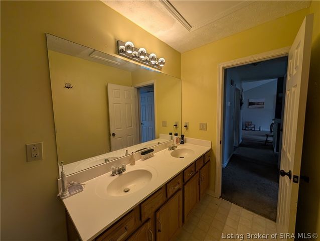 7501 Blue Sky Drive, Sellersburg, IN 47172