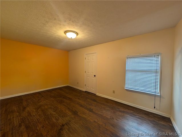 7501 Blue Sky Drive, Sellersburg, IN 47172