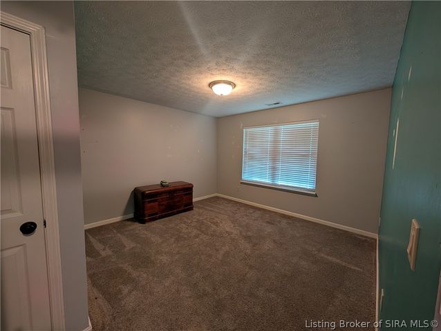 7501 Blue Sky Drive, Sellersburg, IN 47172