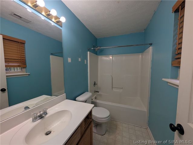 7501 Blue Sky Drive, Sellersburg, IN 47172