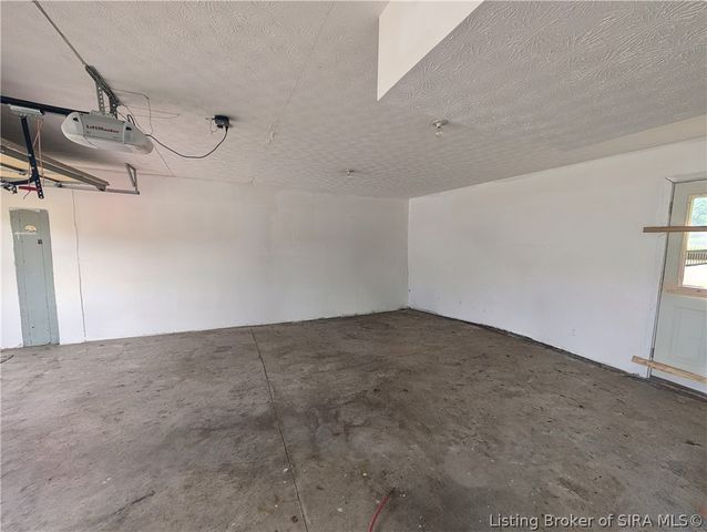 7501 Blue Sky Drive, Sellersburg, IN 47172