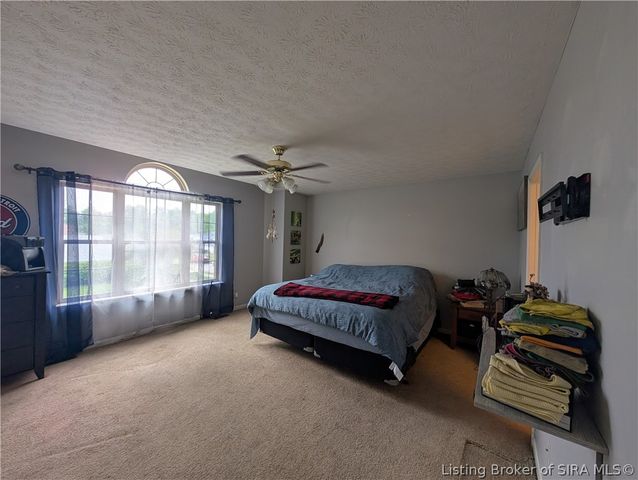 7501 Blue Sky Drive, Sellersburg, IN 47172