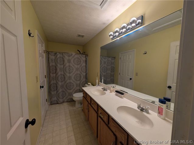 7501 Blue Sky Drive, Sellersburg, IN 47172