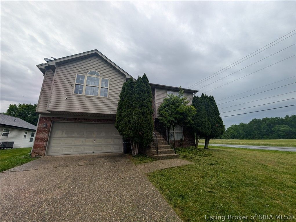 7501 Blue Sky Drive, Sellersburg, IN 47172