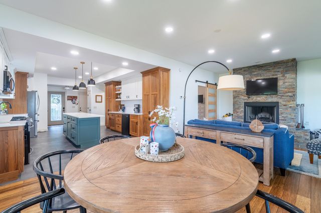 321 Kope Kon Point, Coldwater, MI 49036