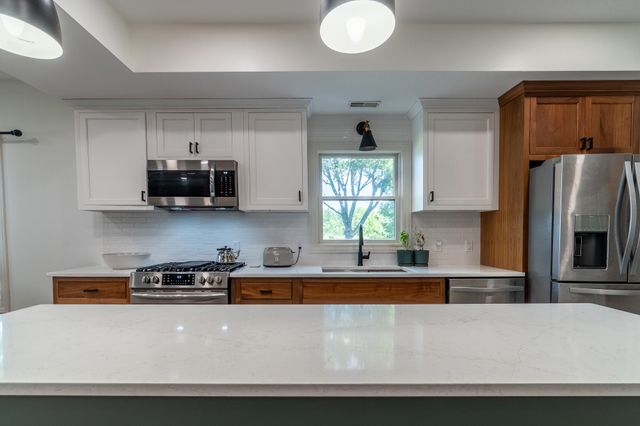 321 Kope Kon Point, Coldwater, MI 49036