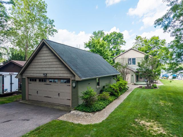 321 Kope Kon Point, Coldwater, MI 49036