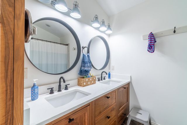 321 Kope Kon Point, Coldwater, MI 49036