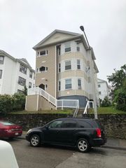 101 Sterling St, Worcester, MA 01610