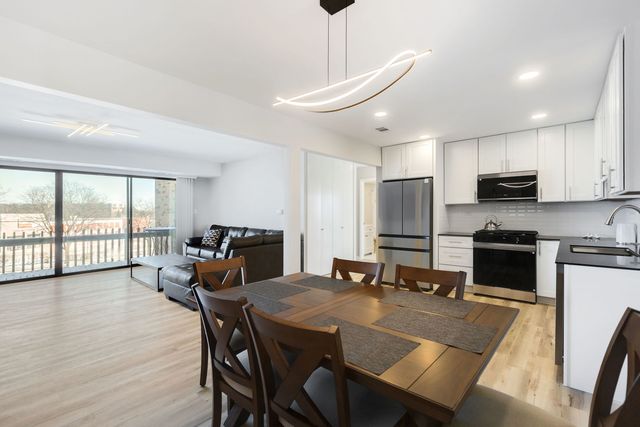 1100 E Randville Drive 312, Palatine, IL 60074