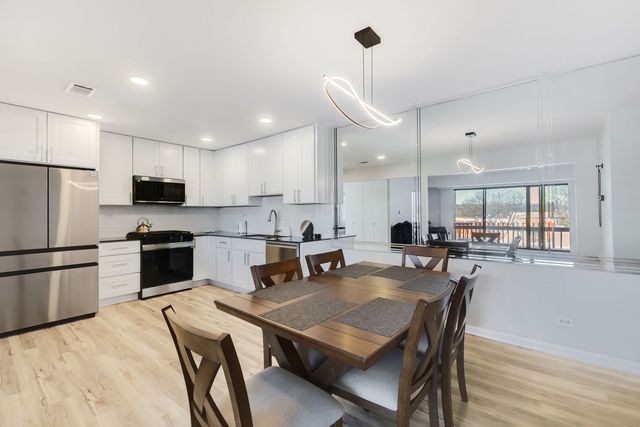 1100 E Randville Drive 312, Palatine, IL 60074