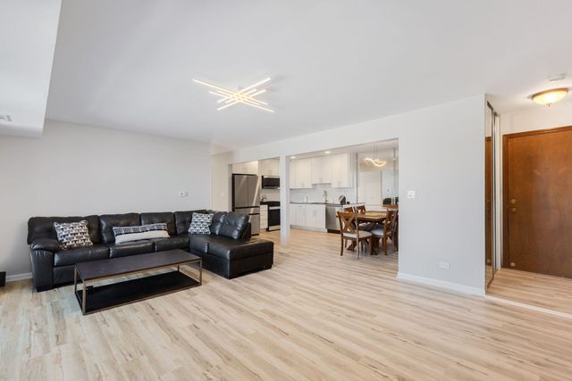 1100 E Randville Drive 312, Palatine, IL 60074