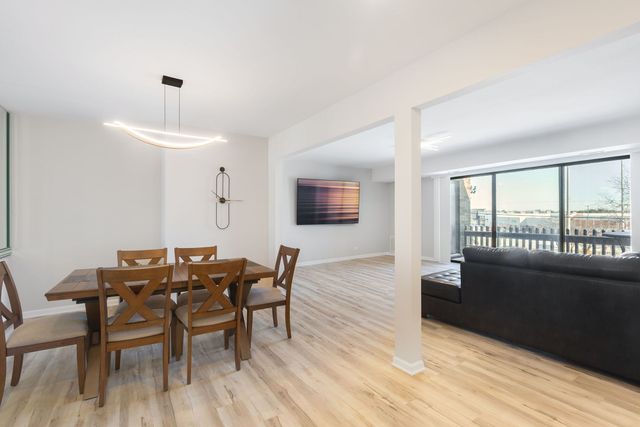 1100 E Randville Drive 312, Palatine, IL 60074