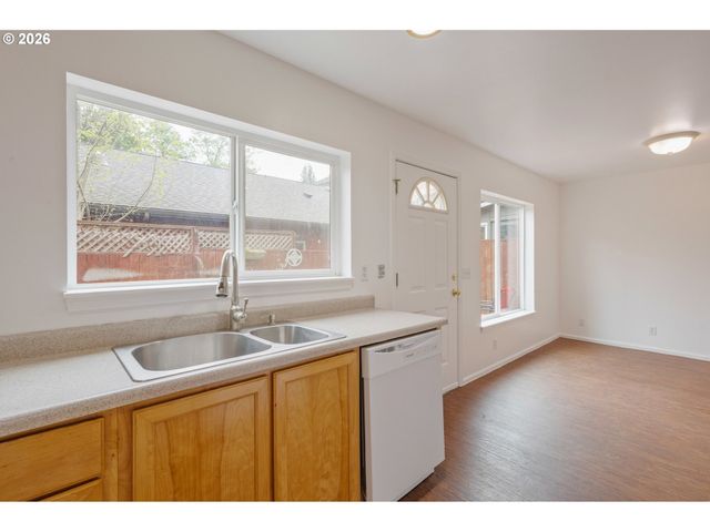 3063 W 15TH Ave, Eugene, OR 97402