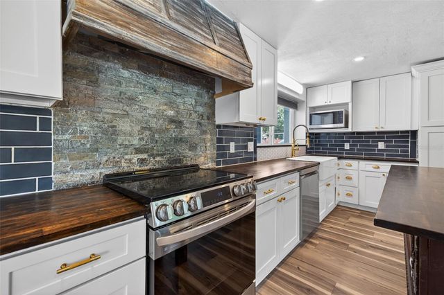 1674 34TH AVENUE N, St Petersburg, FL 33713