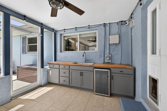 1674 34TH AVENUE N, St Petersburg, FL 33713