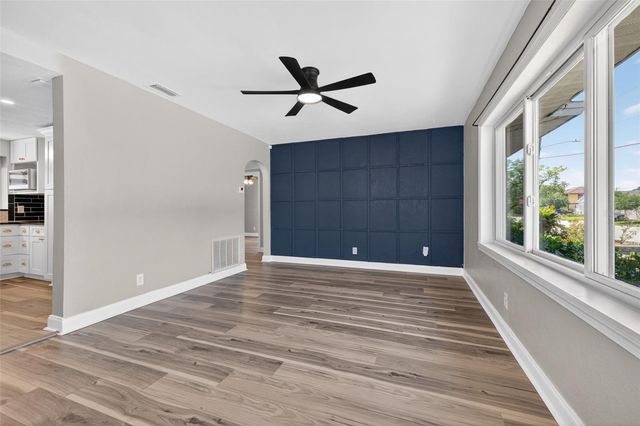 1674 34TH AVENUE N, St Petersburg, FL 33713