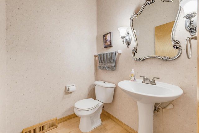19835 Avondale DRIVE, Brookfield, WI 53045