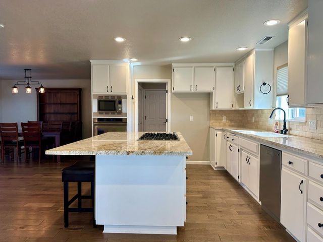 655 Saddleback Dr, Marysville, CA 95901