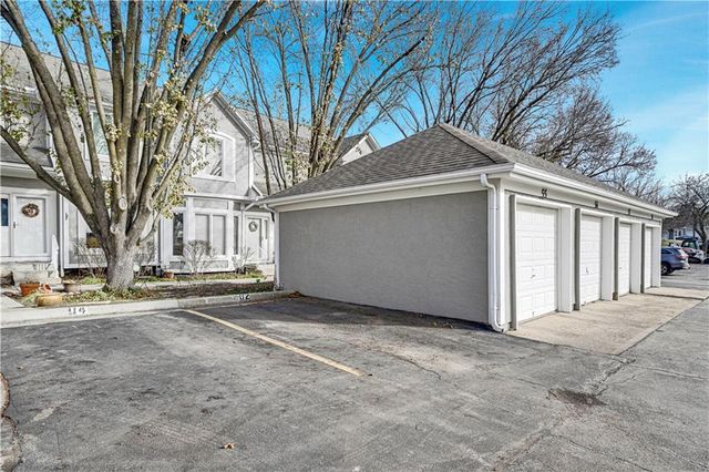 13800 W 58th Terrace, Shawnee, KS 66216