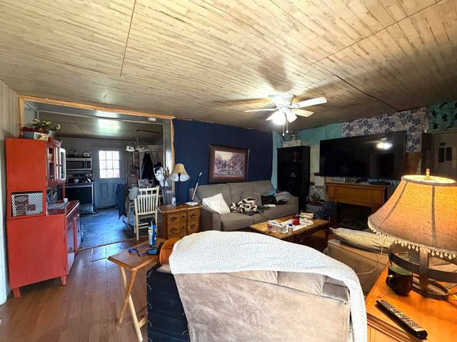 7205 White Oak Road, Junction City, KY 40440