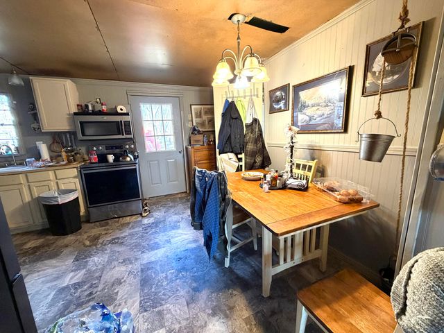 7205 White Oak Road, Junction City, KY 40440