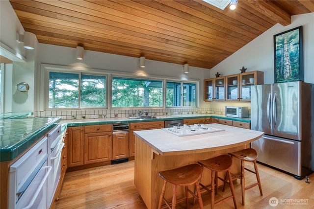 573 Harborview Lane, Orcas Island, WA 98243