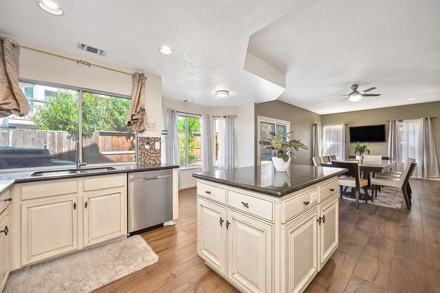 5658 Blackrock Rd, Rocklin, CA 95765