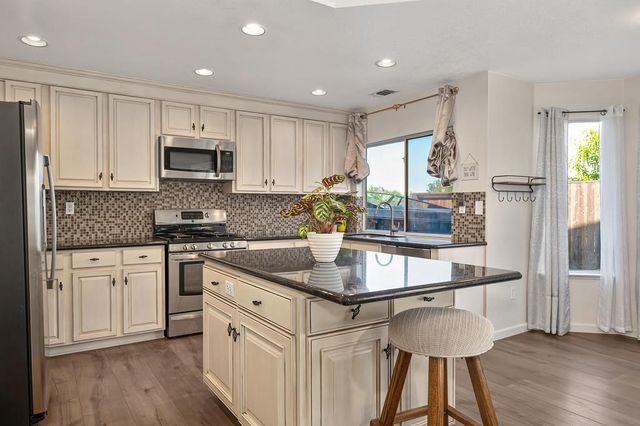 5658 Blackrock Rd, Rocklin, CA 95765