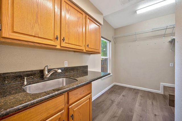 5658 Blackrock Rd, Rocklin, CA 95765