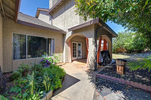 5658 Blackrock Rd, Rocklin, CA 95765