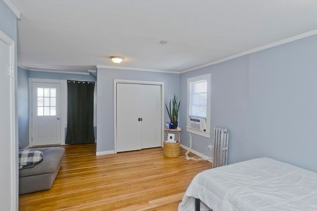 32 Chateaugay St, Chicopee, MA 01020