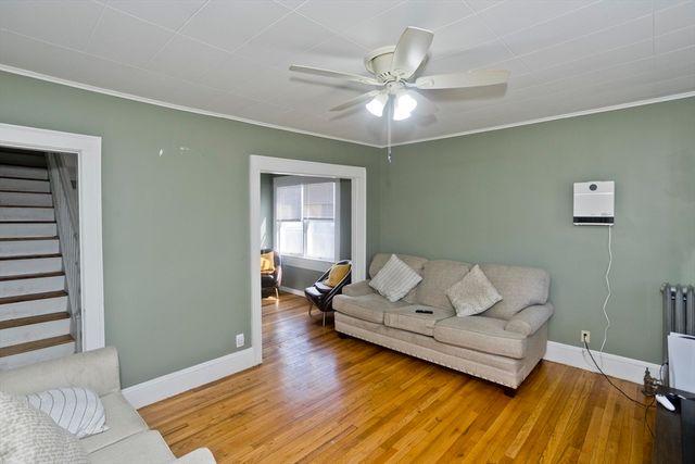 32 Chateaugay St, Chicopee, MA 01020