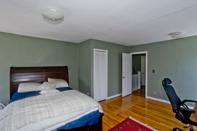 32 Chateaugay St, Chicopee, MA 01020