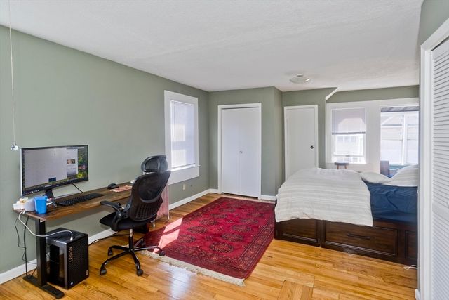32 Chateaugay St, Chicopee, MA 01020