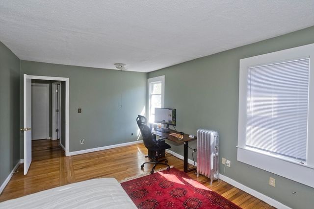 32 Chateaugay St, Chicopee, MA 01020