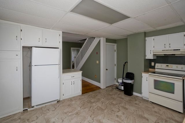 32 Chateaugay St, Chicopee, MA 01020