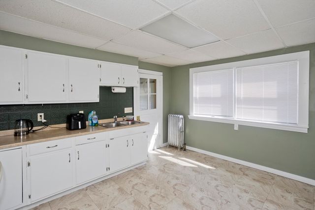32 Chateaugay St, Chicopee, MA 01020