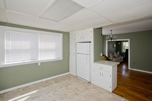 32 Chateaugay St, Chicopee, MA 01020