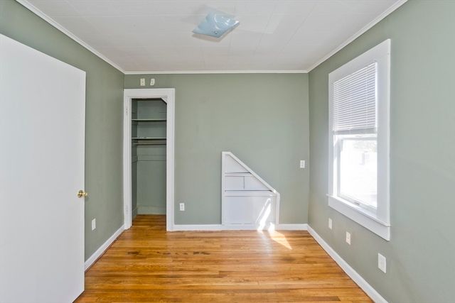 32 Chateaugay St, Chicopee, MA 01020