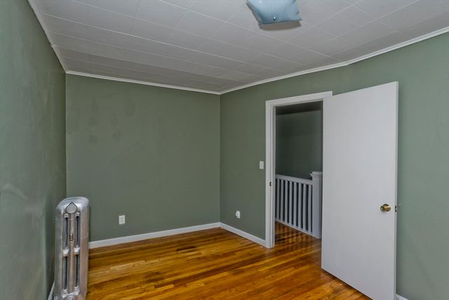 32 Chateaugay St, Chicopee, MA 01020