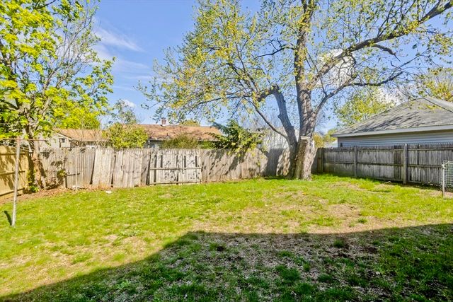 32 Chateaugay St, Chicopee, MA 01020