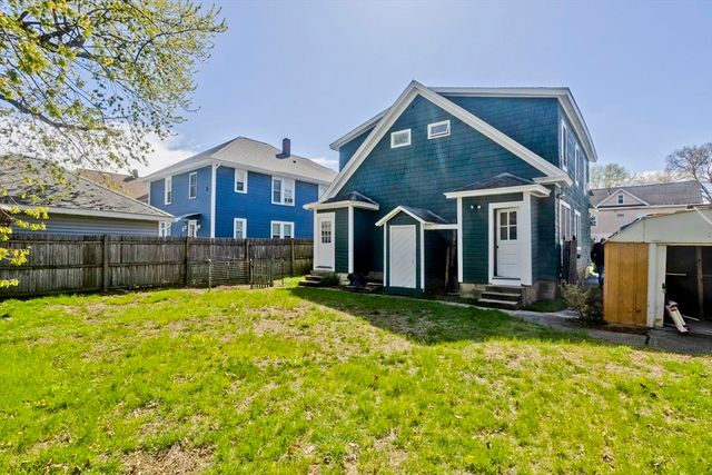 32 Chateaugay St, Chicopee, MA 01020