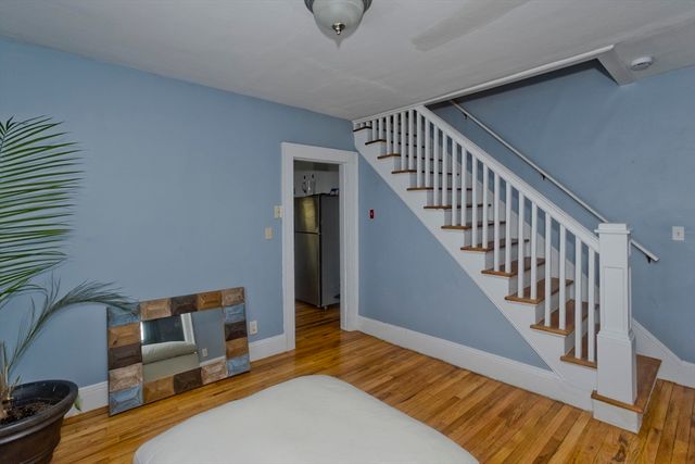 32 Chateaugay St, Chicopee, MA 01020