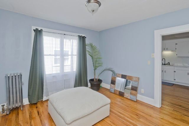 32 Chateaugay St, Chicopee, MA 01020