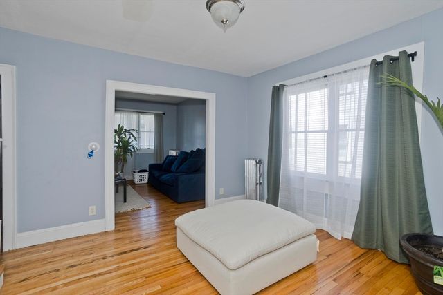 32 Chateaugay St, Chicopee, MA 01020