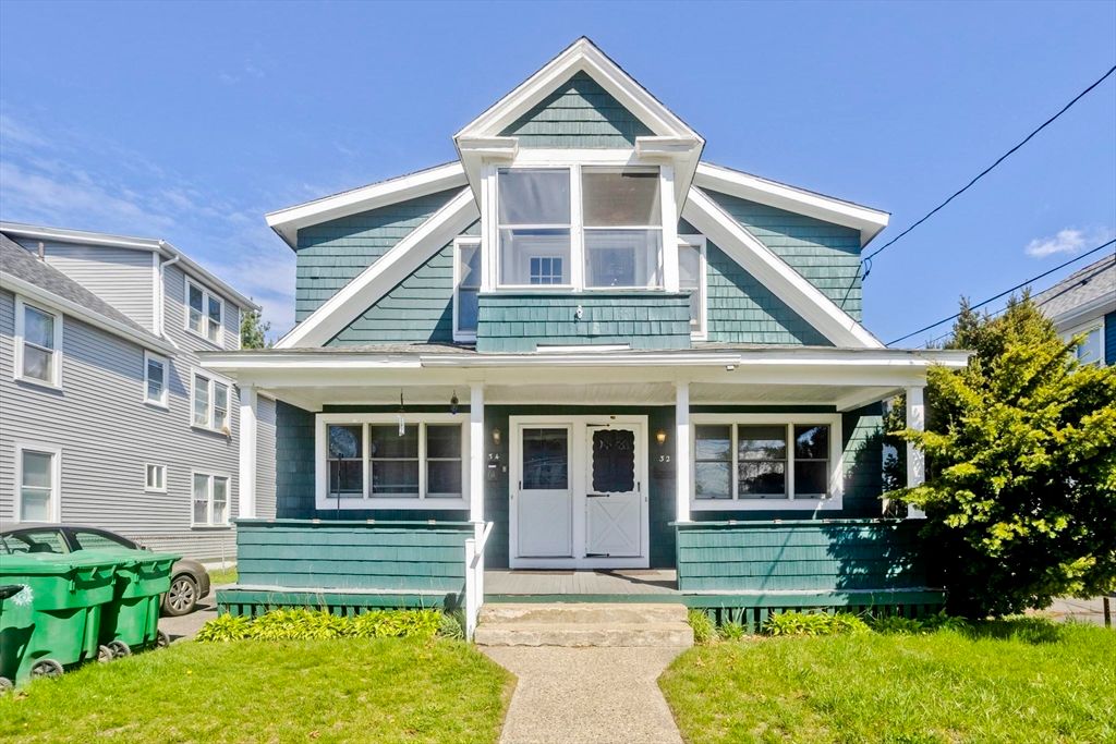 32 Chateaugay St, Chicopee, MA 01020