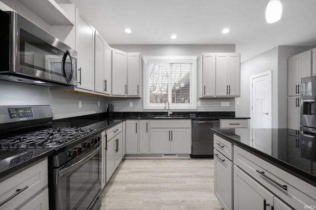 3331 Blarney Drive, South Bend, IN 46628