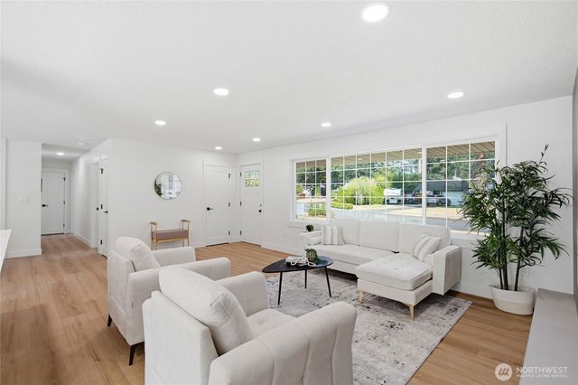 10002 Woodlawn Place SW, Lakewood, WA 98498