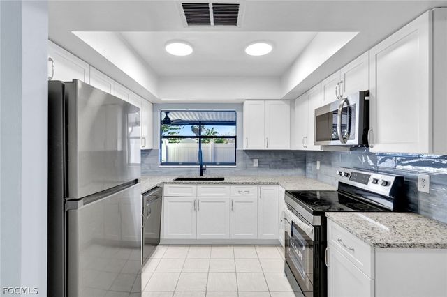 1423 SW Courtyards TER 70, Cape Coral, FL 33914